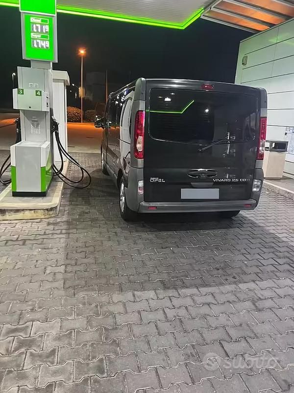 Usata Opel Vivaro 2008 Nero Monovolume
