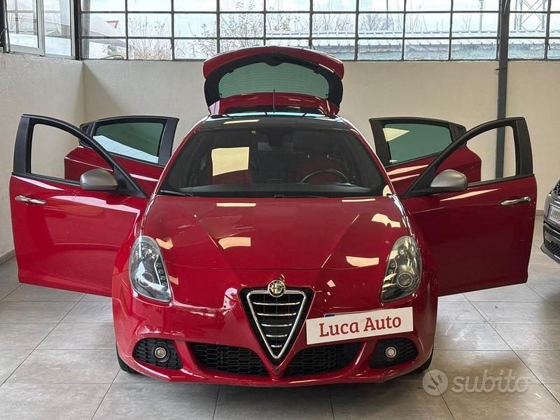 Rosso Usata 2013 Alfa Romeo Giulietta Veloce Tre volumi | 4290 € (Ottimo prezzo) - Immagine 1/4