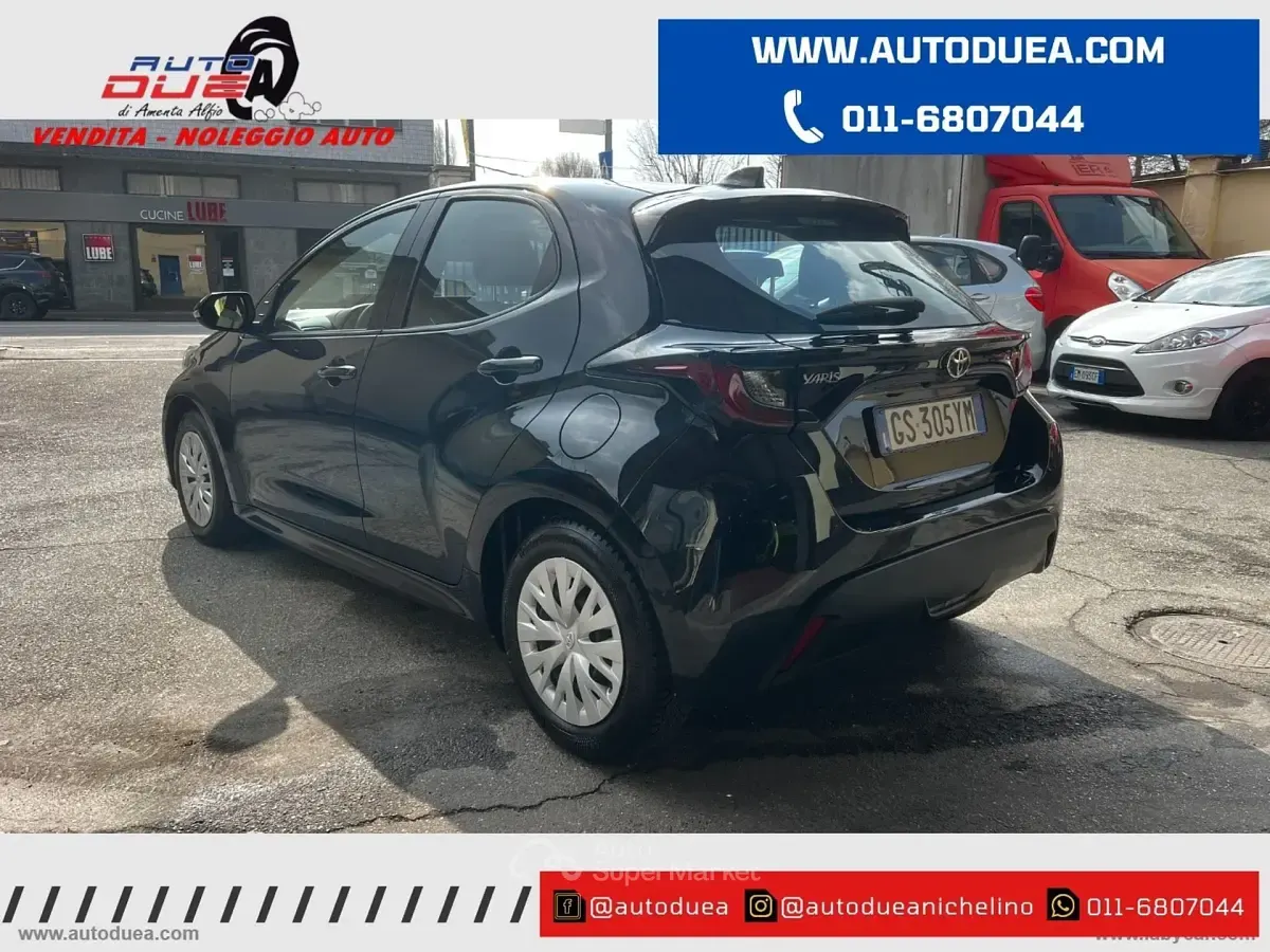Usata Toyota Yaris Hybrid Business Edition 92 CV (67 kW) 2024 Nero Berlina