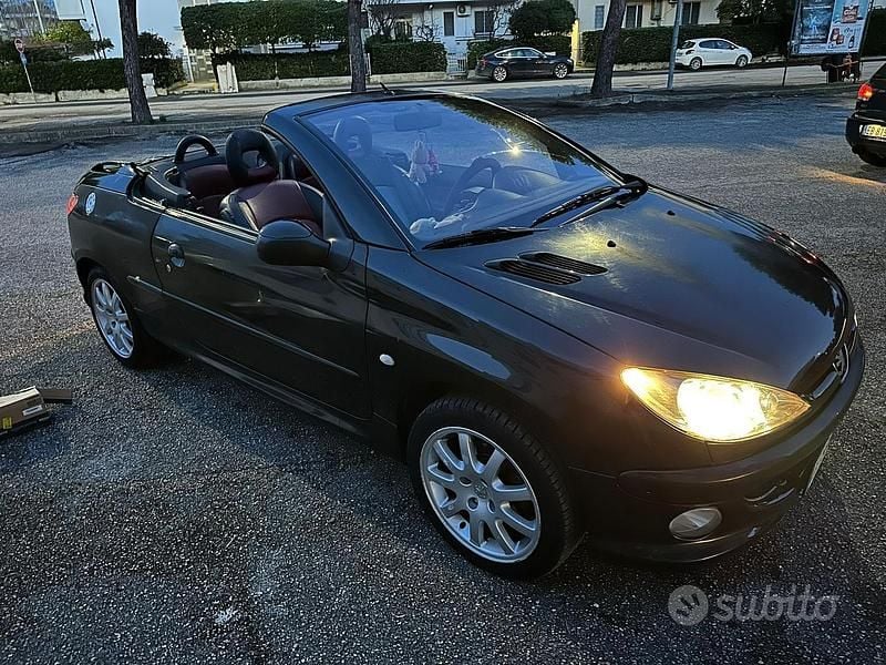 Usata Peugeot 206 CC 2004 Nero Cabrio