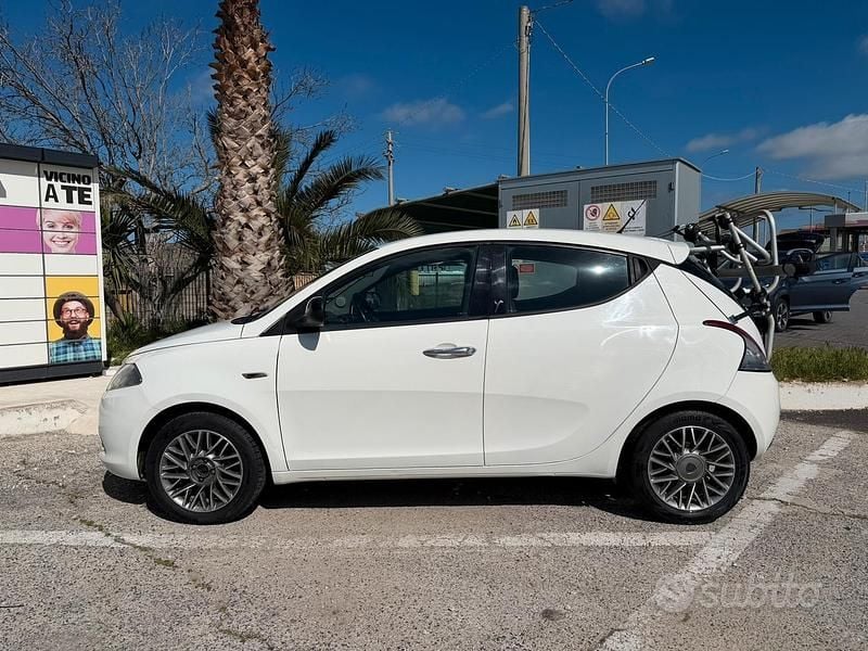 Usata Lancia Ypsilon 2012 Bianco Utilitaria