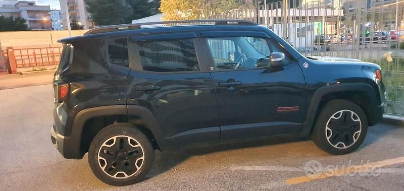 Usata Jeep Renegade Trailhawk 170 CV (125 kW) 2015 Nero SUV