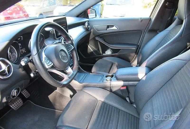 Usata Mercedes GLA200 Premium 136 CV (100 kW) 2015 Grigio SUV
