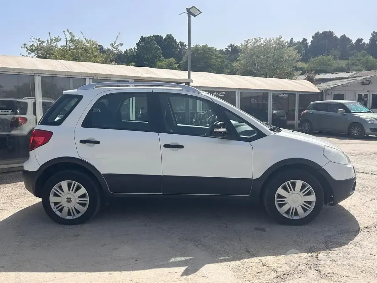 Usata Fiat Sedici Emotion 107 CV (78 kW) 2009 Bianco SUV