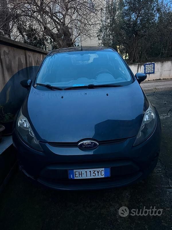 Usata Ford Fiesta 2011 Grigio Berlina