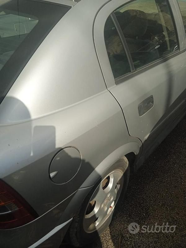 Usata Opel Astra 90 CV (66 kW) 2000 Grigio Berlina