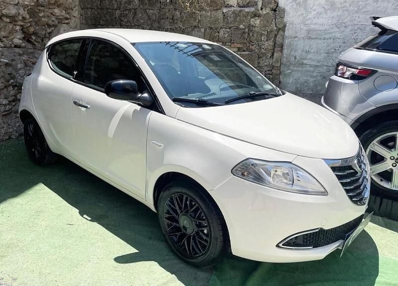 Usata Lancia Ypsilon 69 CV (50 kW) 2013 Bianco Utilitaria