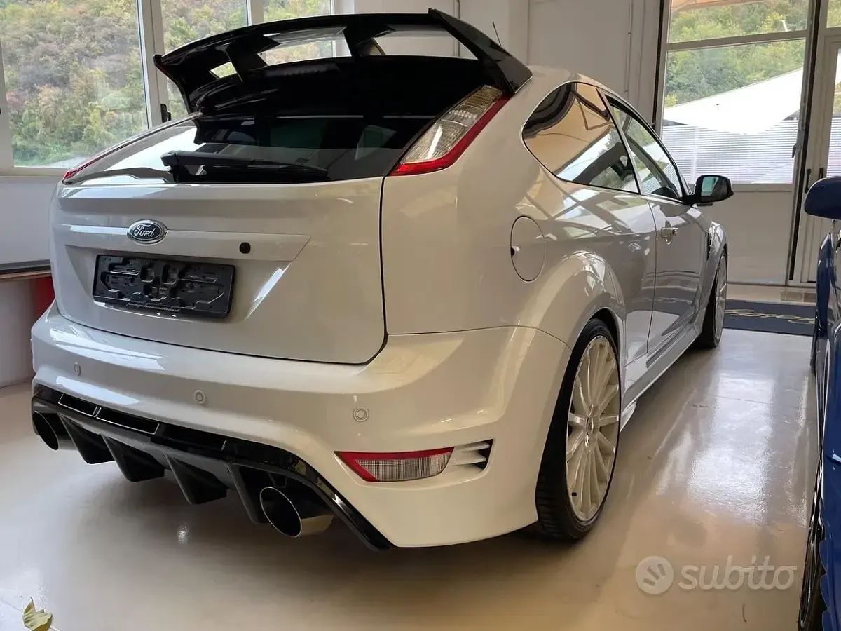 Usata Ford Focus RS 305 CV (224 kW) 2009 Bianco Berlina