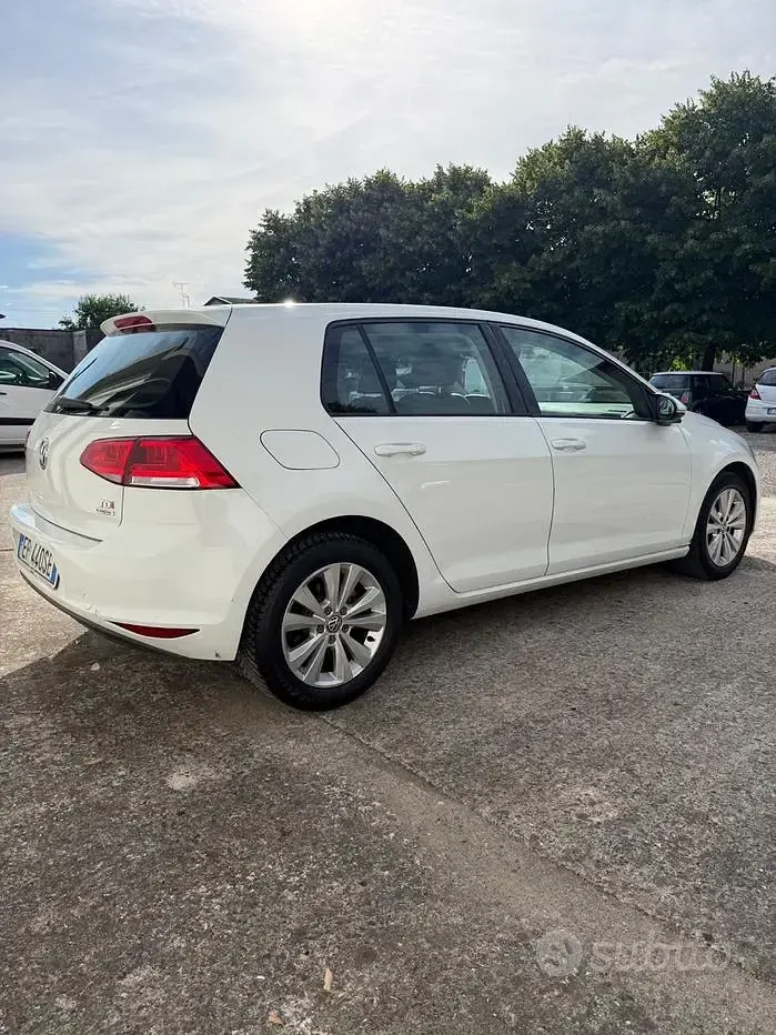 Usata VW Golf VII Highline 105 CV (77 kW) 2013 Bianco Berlina