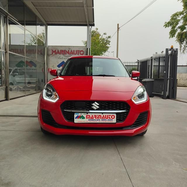 Begagnad Suzuki Swift 2022 Röd Halvkombi