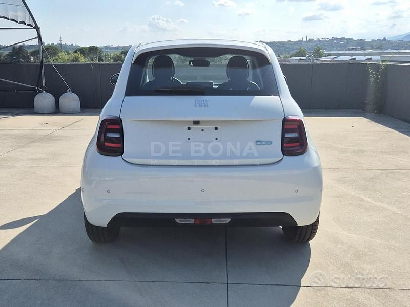 Nuova Fiat 500e 69 kW (95 CV) 2025 Bianco Utilitaria