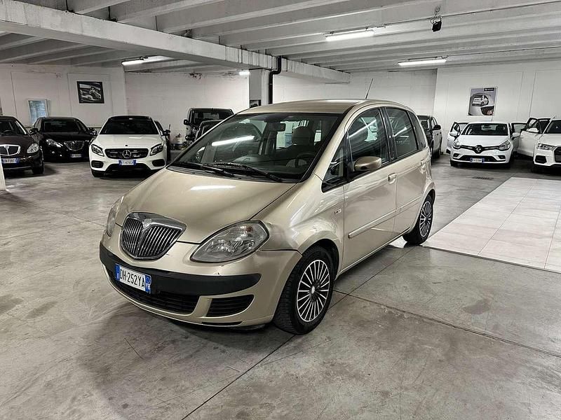 Usata Lancia Musa 95 CV (69 kW) 2007 Beige Monovolume