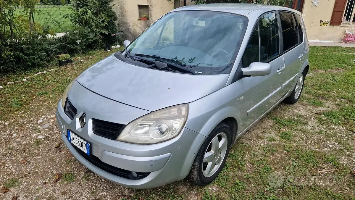 Usata Renault Scénic II 106 CV (77 kW) 2007 Grigio Monovolume