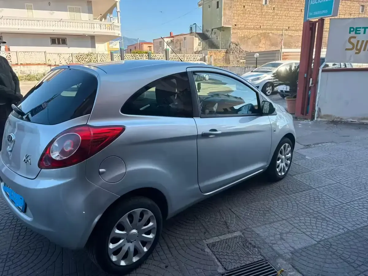 Usata Ford Ka Titanium 69 CV (50 kW) 2014 Argento Berlina