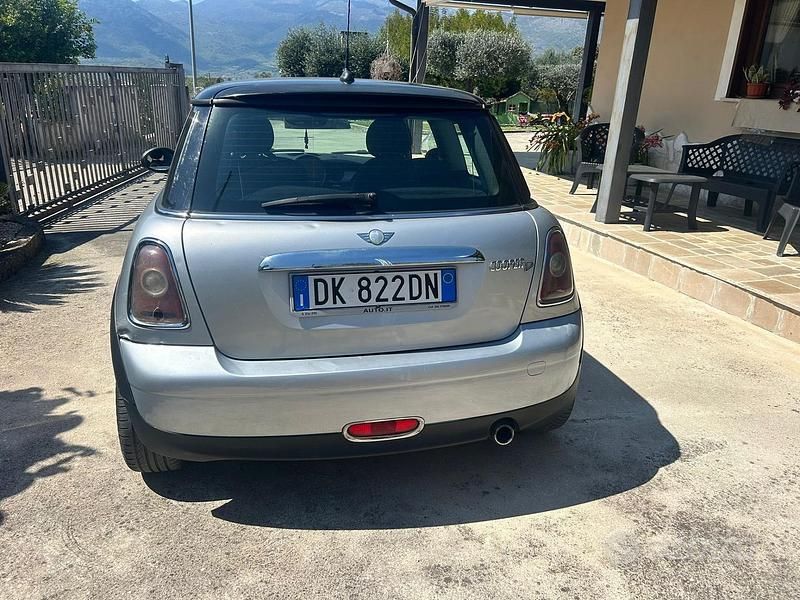 Begagnad Mini Cooper D 109 HK (80 kW) 2007 Grå Halvkombi