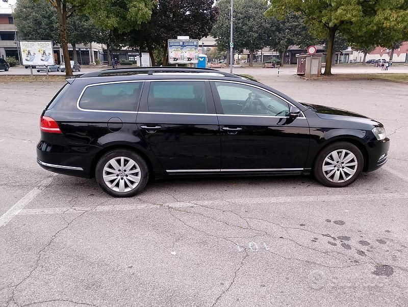 Usata VW Passat 105 CV (77 kW) 2012 Nero Station wagon