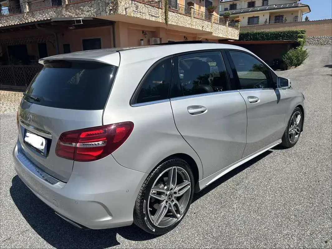 Usata Mercedes B180 Premium 116 CV (85 kW) 2018 Argento Utilitaria