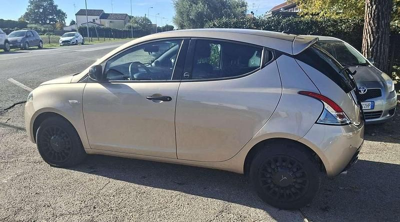 Usata Lancia Ypsilon S 69 CV (50 kW) 2020 Oro Utilitaria