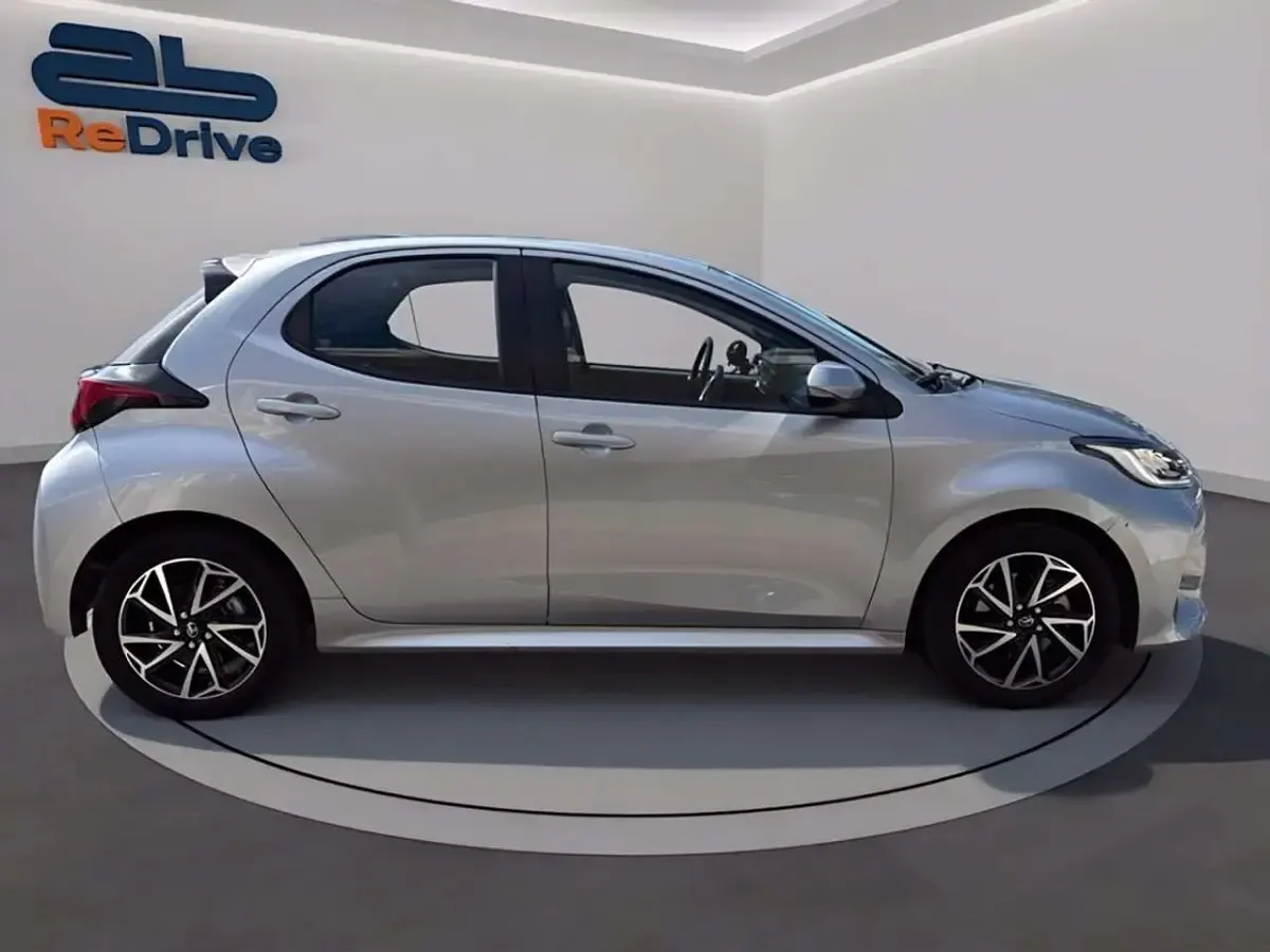 Usata Toyota Yaris Hybrid Trend 116 CV (85 kW) 2022 Argento met Berlina