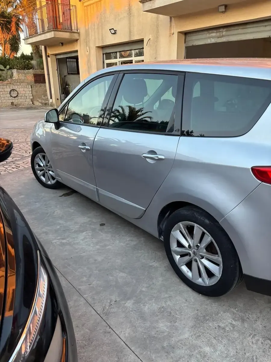 Usata Renault Scenic E-Tech 110 CV (80 kW) 2011 Grigio Monovolume