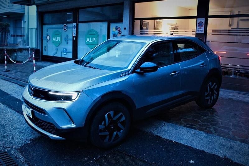Usata Opel Mokka Elegance 110 CV (80 kW) 2021 Argento SUV