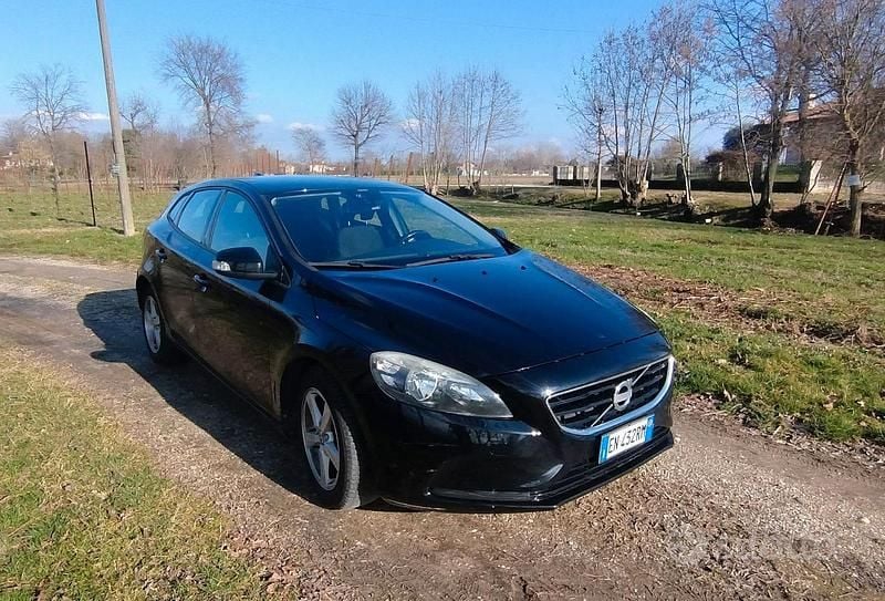 Usata Volvo V40 2012 Nero Utilitaria