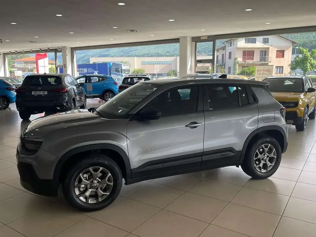 Nuova Jeep Avenger Longitude 99 CV (72 kW) 2025 Grigio SUV