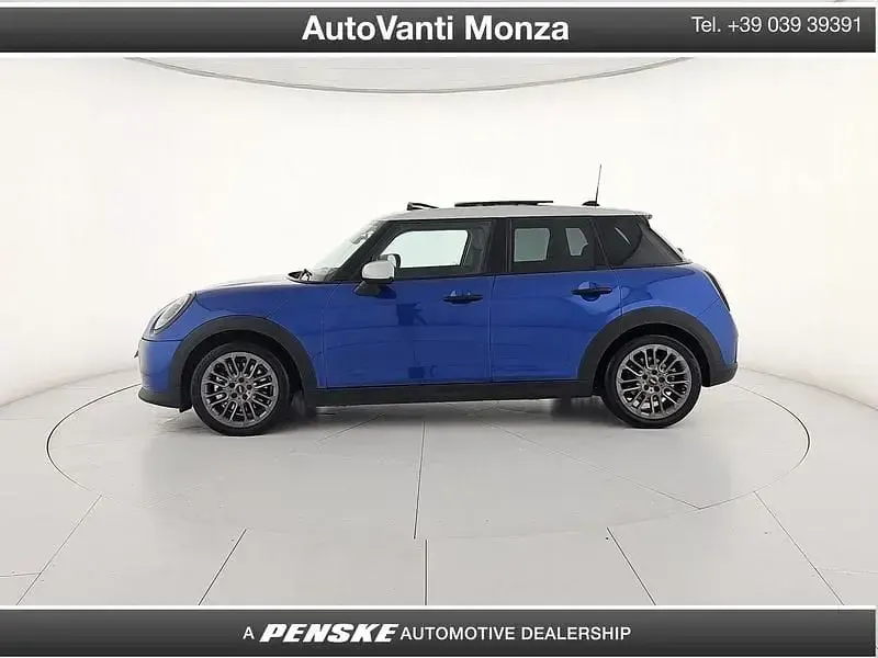 Usata Mini Cooper Classic 114 kW (156 CV) 2025 Blu/azzurro Utilitaria