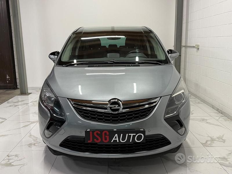 Usata Opel Zafira Tourer Cosmo 131 CV (96 kW) 2012 Grigio Monovolume