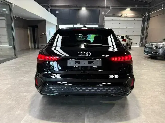 Usata Audi A3 Sportback e-tron S-Line 150 CV (110 kW) 2025 Nero metallizzato Utilitaria