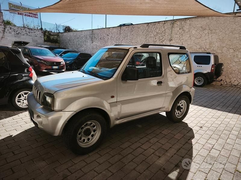 Usata Suzuki Jimny 81 CV (59 kW) 2000 Grigio SUV