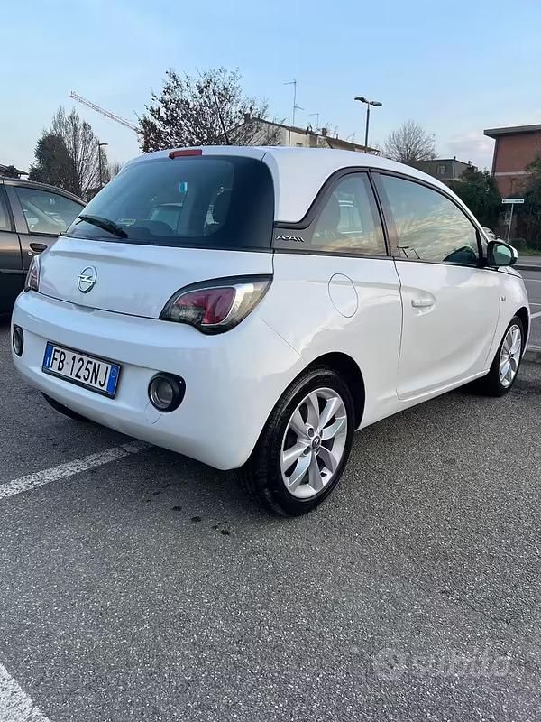 Usata Opel Adam 87 CV (63 kW) 2015 Utilitaria