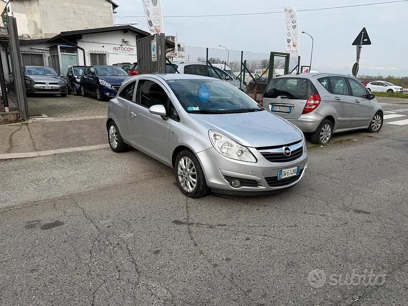 Usata Opel Corsa Sport 75 CV (55 kW) 2009 Grigio Utilitaria