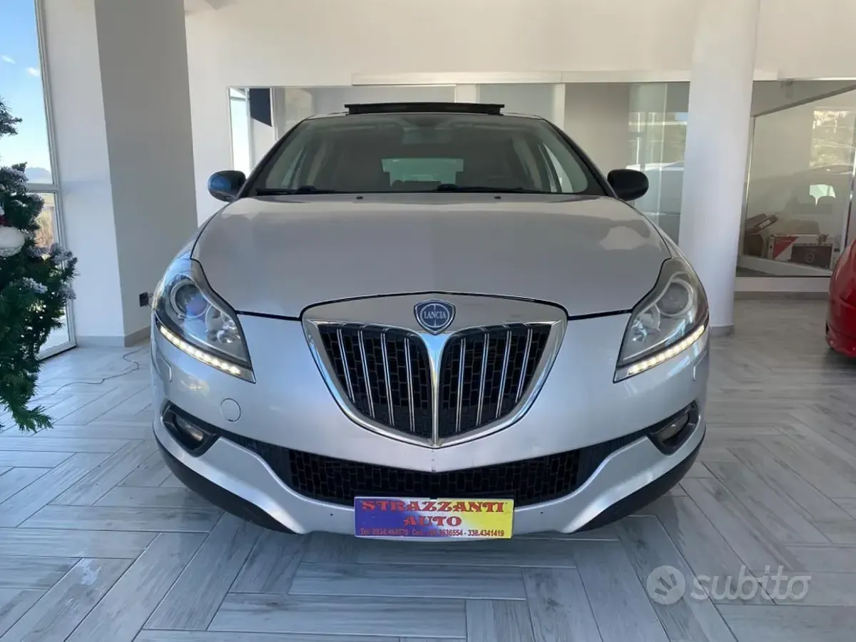 Usata Lancia Delta 190 CV (139 kW) 2011 Grigio Utilitaria