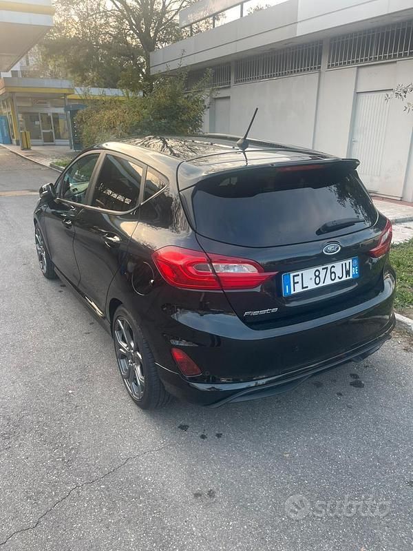 Usata Ford Fiesta ST-Line 120 CV (88 kW) 2017 Nero Berlina