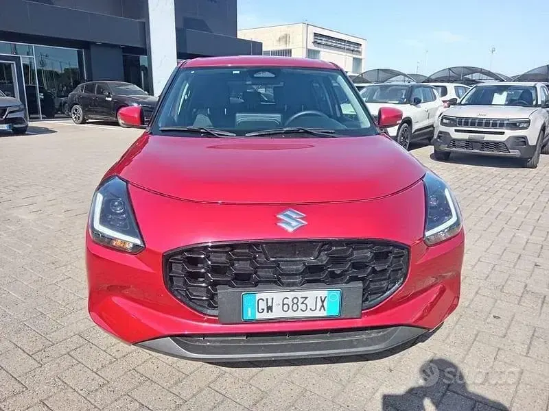 Usata Suzuki Swift 83 CV (61 kW) 2024 Rosso Utilitaria