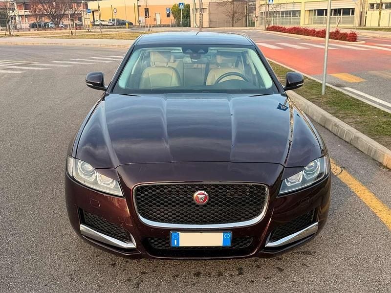 Usata Jaguar XF Business Edition 179 CV (131 kW) 2016 Rosso Berlina