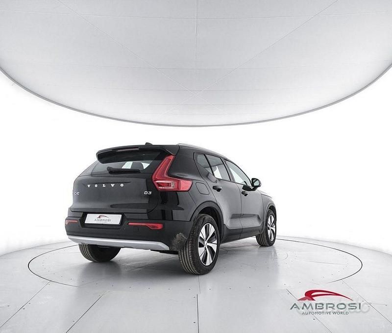 Usata Volvo XC40 Momentum 150 CV (110 kW) 2019 Nero SUV