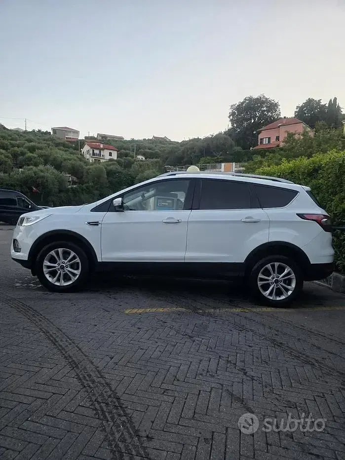Usata Ford Kuga Titanium 120 CV (88 kW) 2018 Bianco SUV