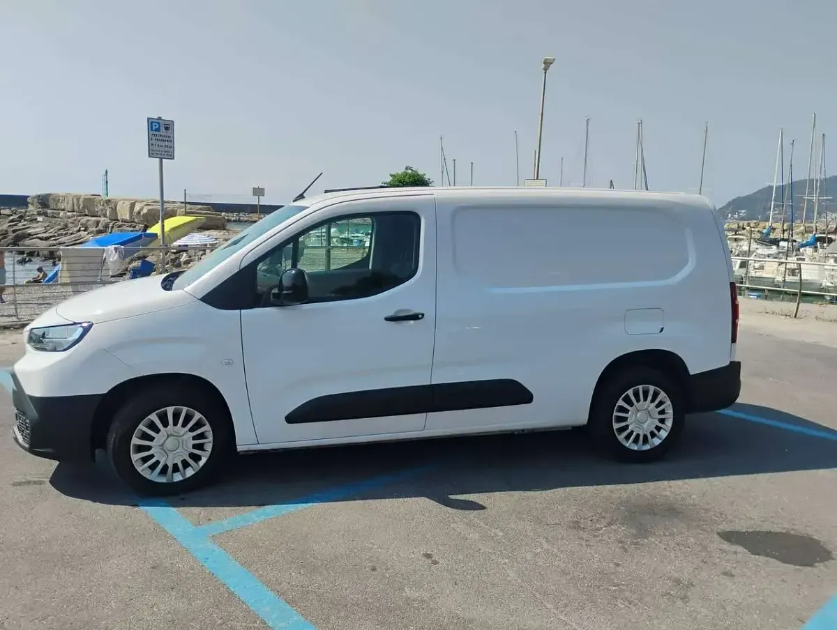 Usata Toyota Proace City City 102 CV (75 kW) 2024 Bianco Monovolume