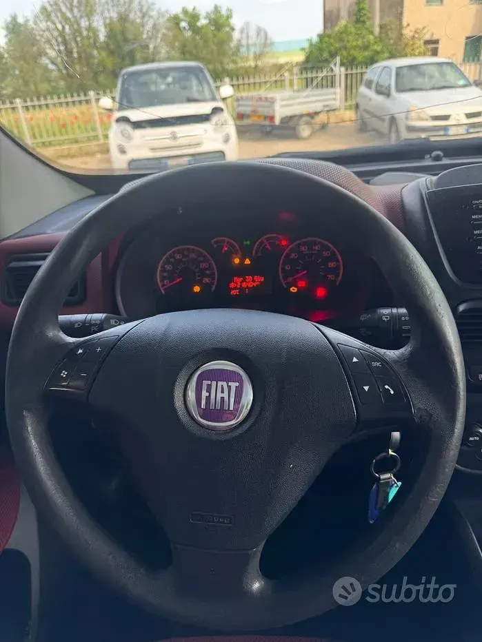 Begagnad Fiat Doblò Emotion 105 HK (77 kW) 2009 Gul Minibuss
