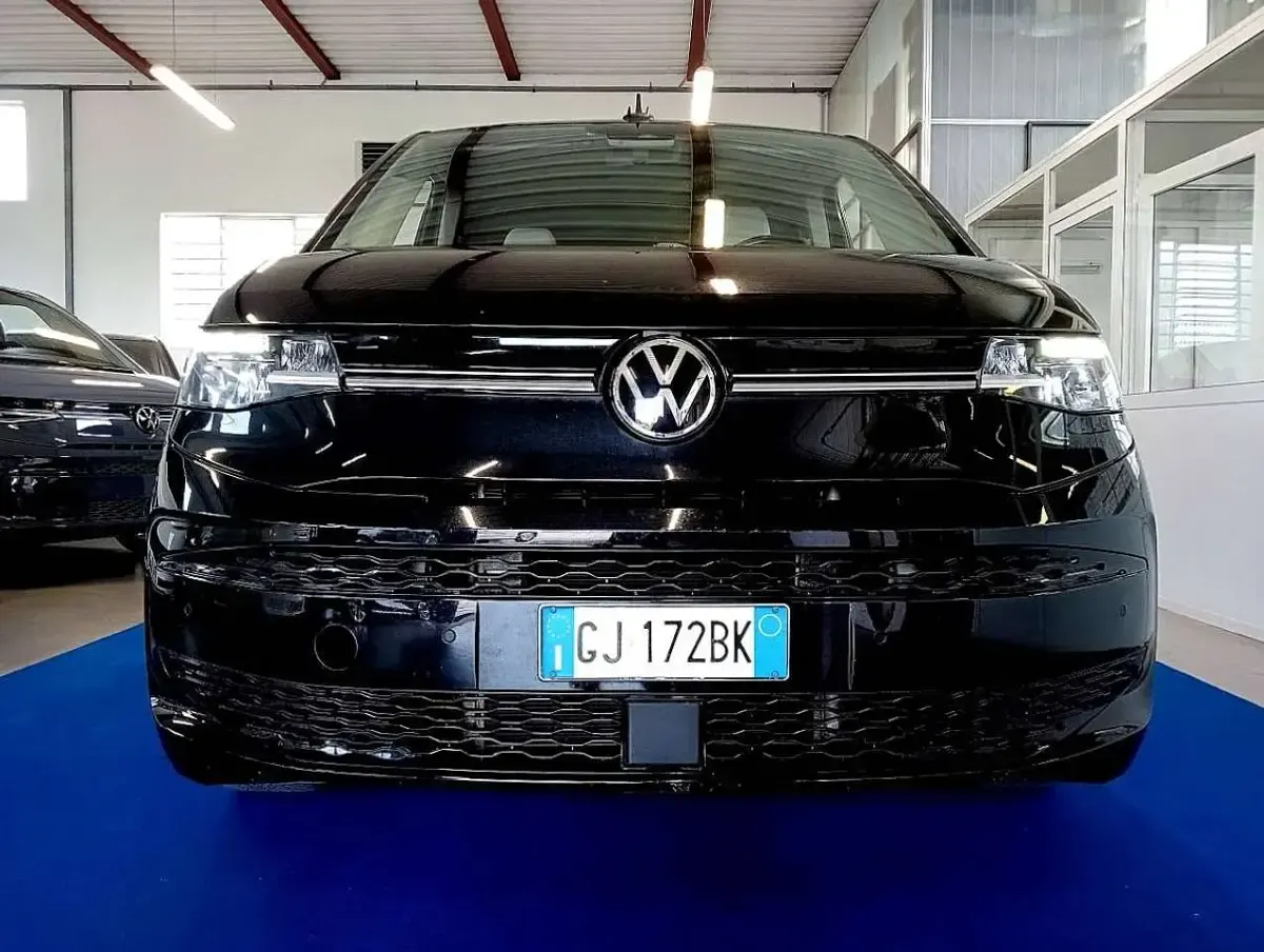 Usata VW Multivan Life 150 CV (110 kW) 2022 Nero deep Monovolume