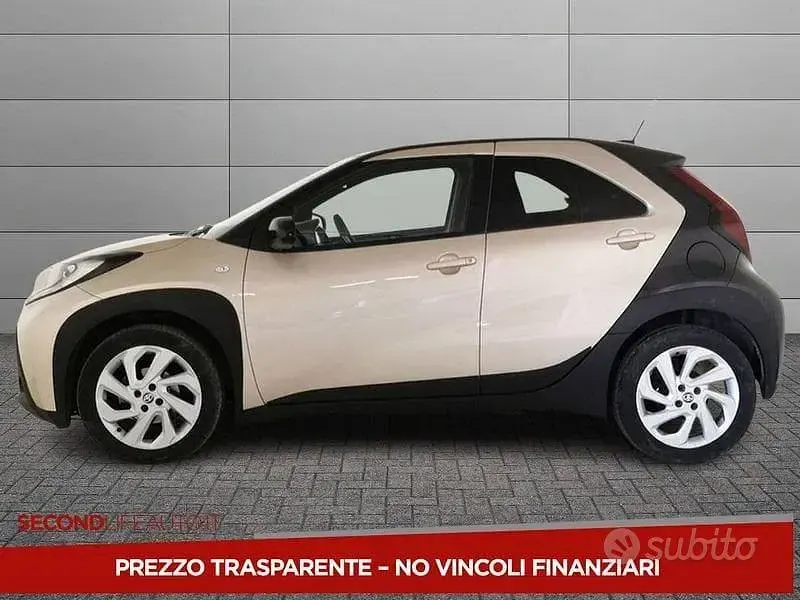 Usata Toyota Aygo X Trend 72 CV (52 kW) 2022 Beige SUV