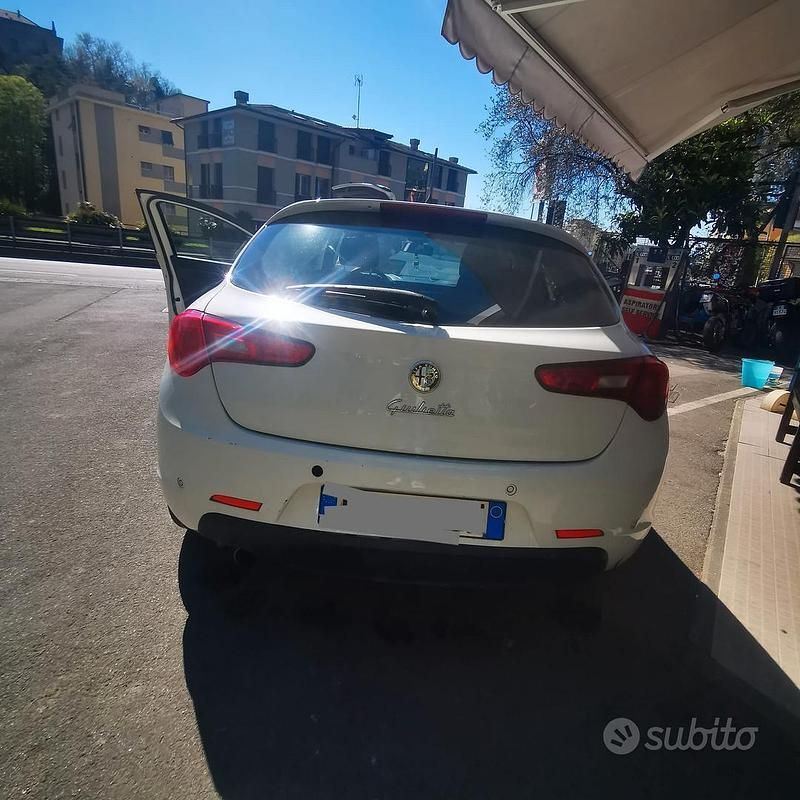 Usata Alfa Romeo Giulietta 105 CV (77 kW) 2013 Bianco Utilitaria