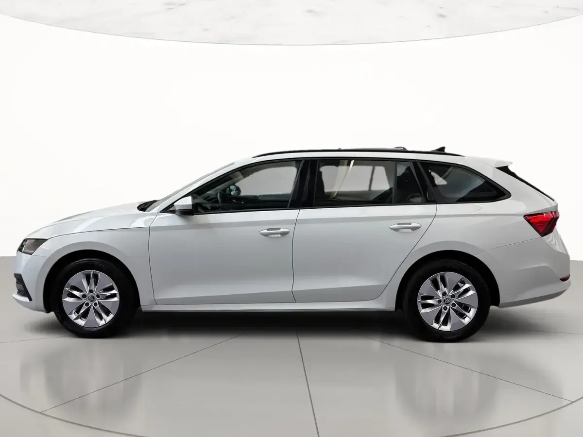 Usata Skoda Octavia Executive 150 CV (110 kW) 2023 Bianco luna metallizzato Station wagon
