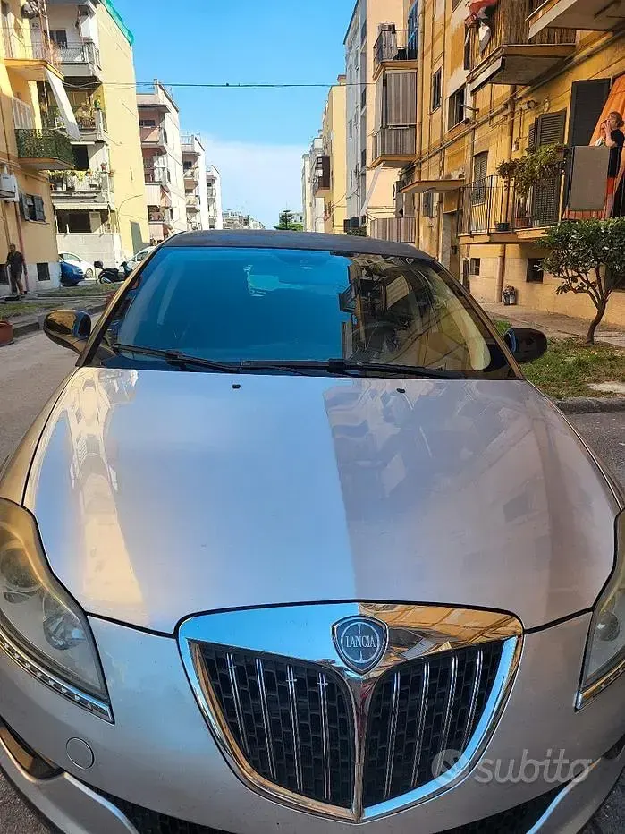 Usata Lancia Delta 120 CV (88 kW) 2011 Grigio Utilitaria