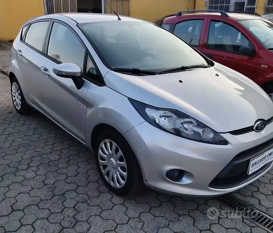 Gebraucht Ford Fiesta Titanium 82 PS (60 kW) 2011 Grau Limousine