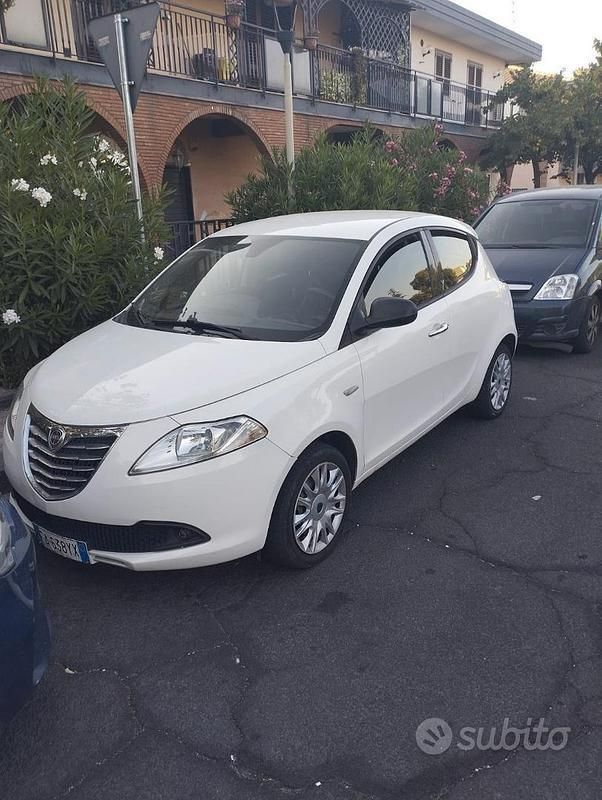 Usata Lancia Ypsilon 95 CV (69 kW) 2015 Utilitaria