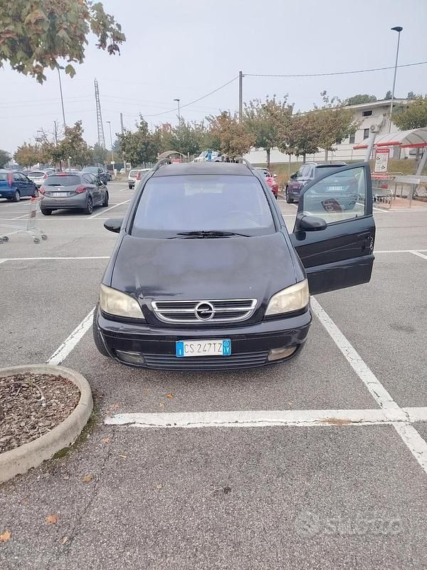 Usata Opel Zafira 200 CV (147 kW) 2005 Nero Monovolume