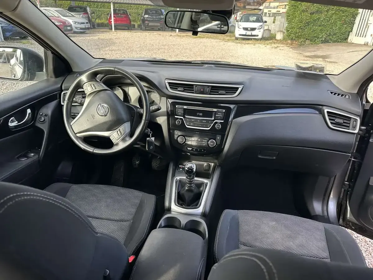 Używany Nissan Qashqai Tekna 131 KM (96 kW) 2015 Szary SUV